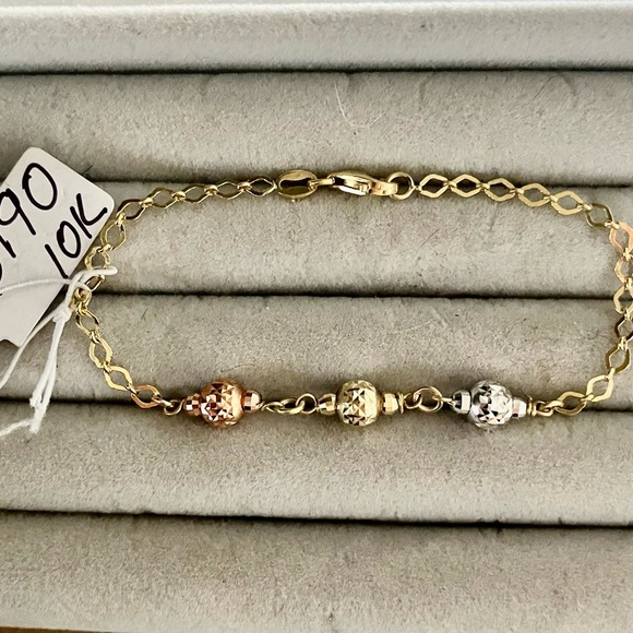 Gold Real 10k. Bracelet  ( NOT PLATED ) Beautiful present for Christmas - Picture 1 of 2